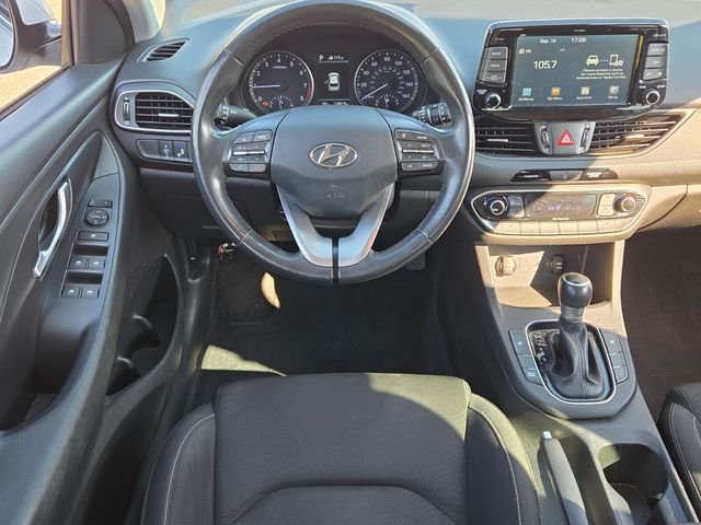 Used 2018 White Hyundai Base image 7