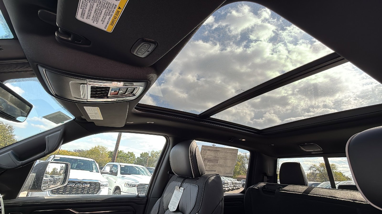 New 2026 Diamond Black Crystal Pearl-Coat Exterior Paint RAM Limited image 13