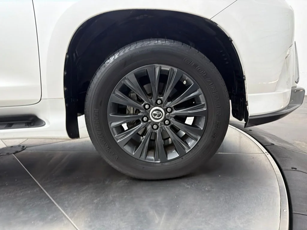 Used 2023 White Lexus 460 image 9