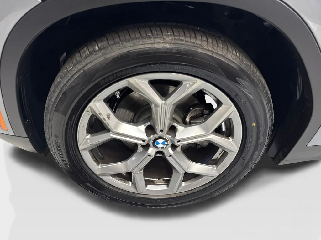 Used 2024 Gray BMW sDrive30i image 89