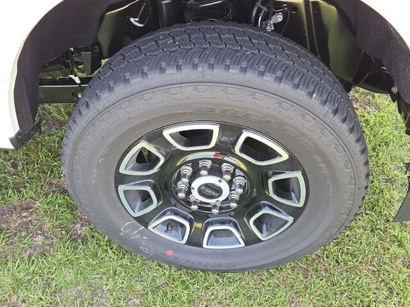 New 2026 Star White Metallic Tri-Coat Ford F-350® Platinum® image 15