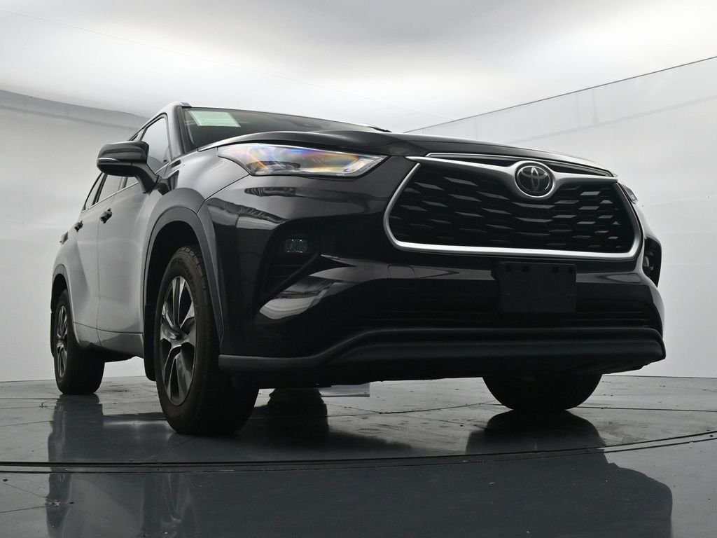 2021 Toyota Highlander XLE - Photo 18