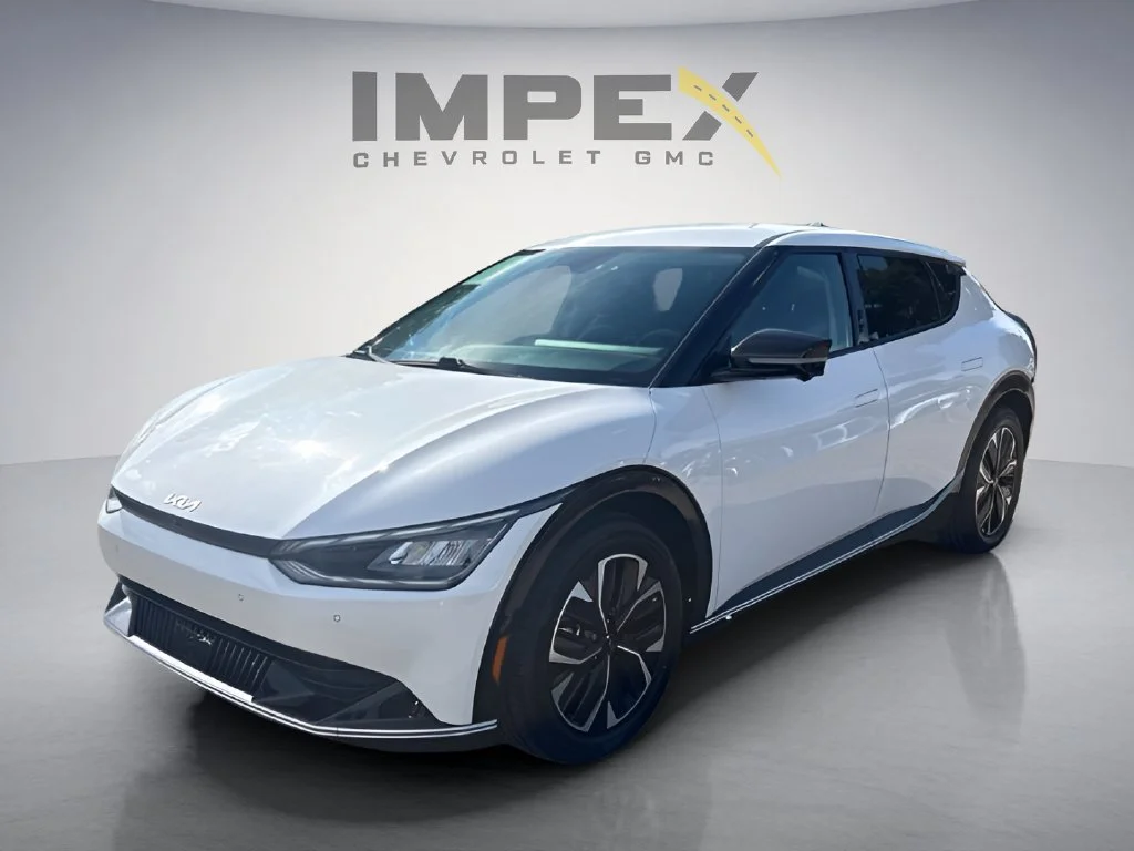 Used 2023 White Kia Wind image 1