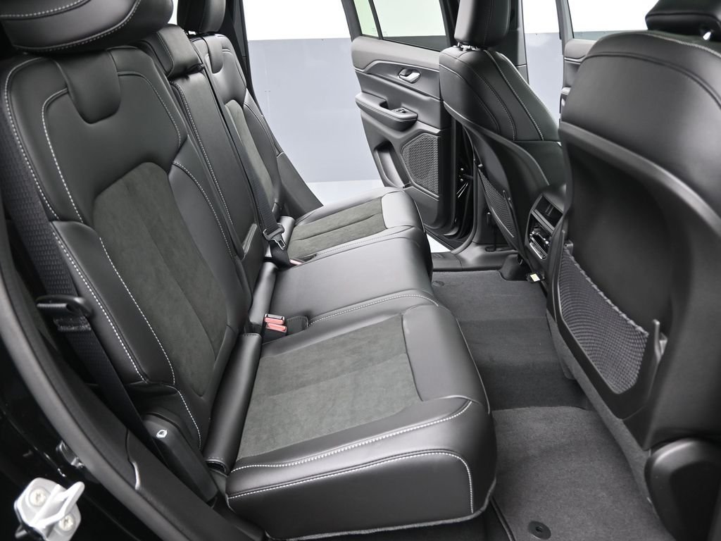 New 2025 Diamond Black Crystal Pearl-Coat Exterior Paint Jeep Altitude X image 24