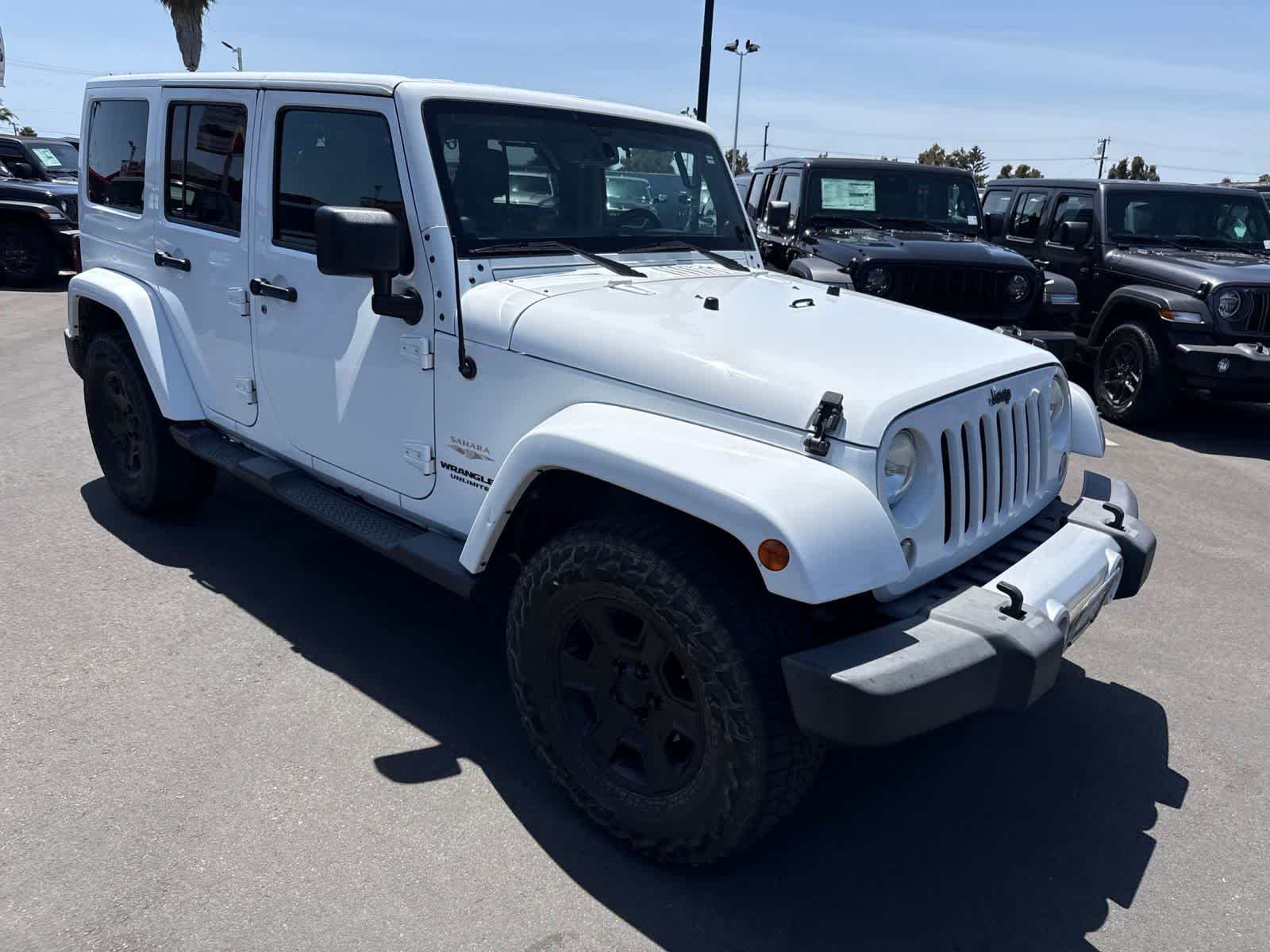 Used 2014 Bright White Clearcoat Jeep Sahara image 8