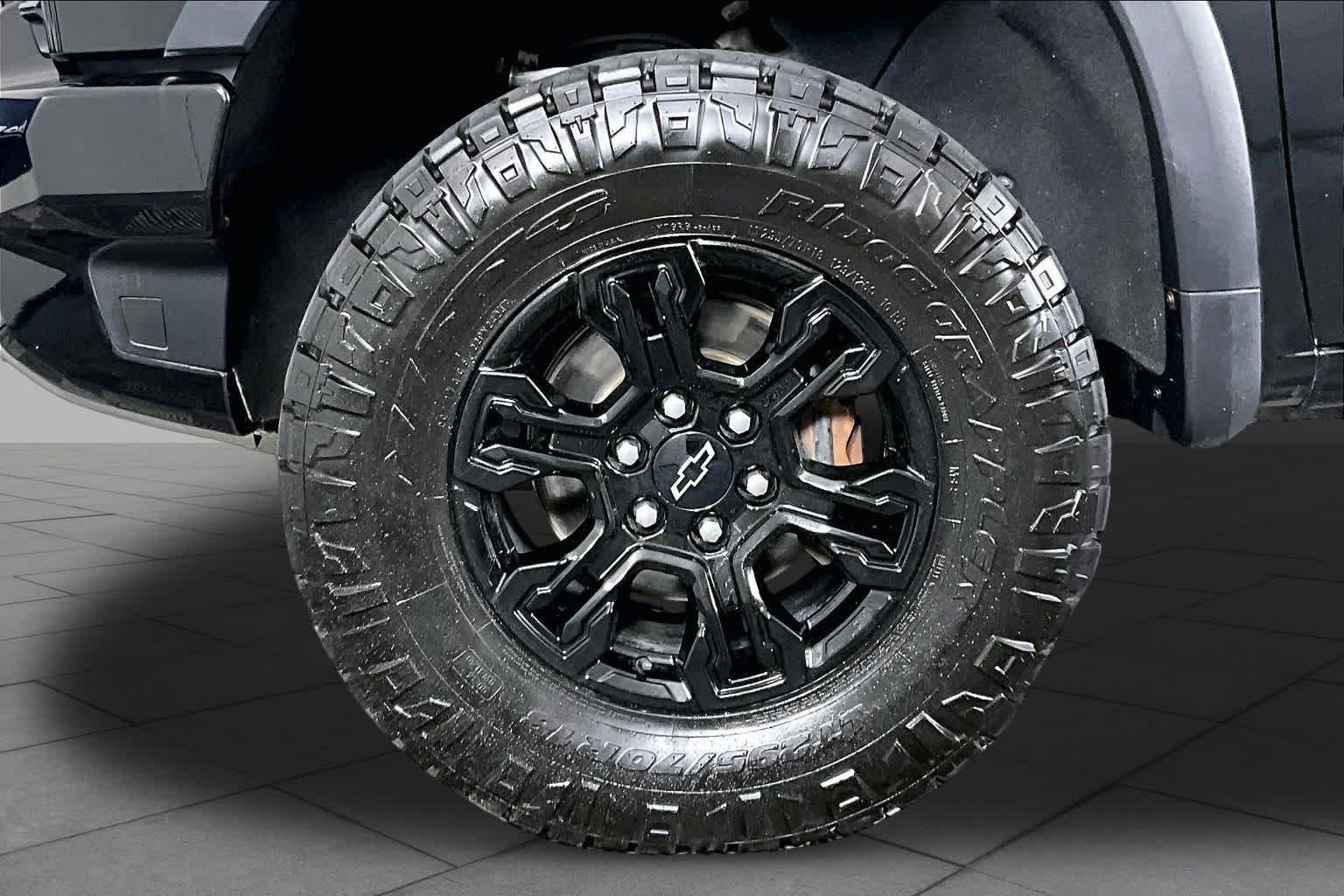 Used 2022 Black Chevrolet ZR2 image 11