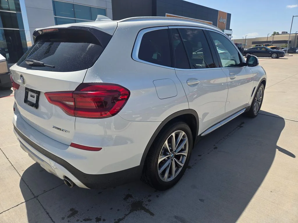 Used 2019 White BMW sDrive30i image 3