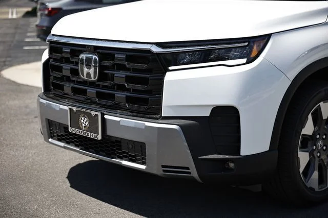 New 2026 Platinum White Pearl Honda Touring image 3