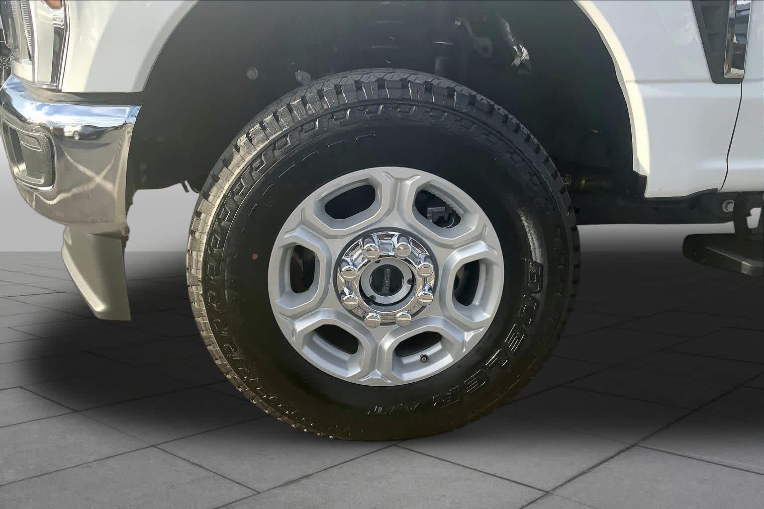 Certified Used 2025 Oxford White Ford XLT image 11