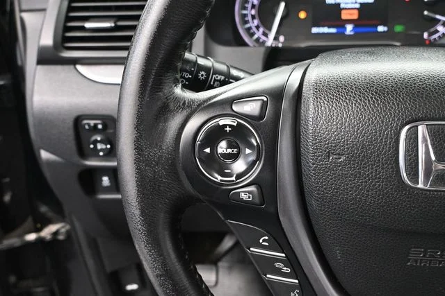 Used 2016 Black Honda EX-L image 19