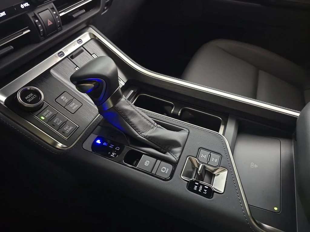 Used 2025 White Lexus 550 Overtrail+ image 28