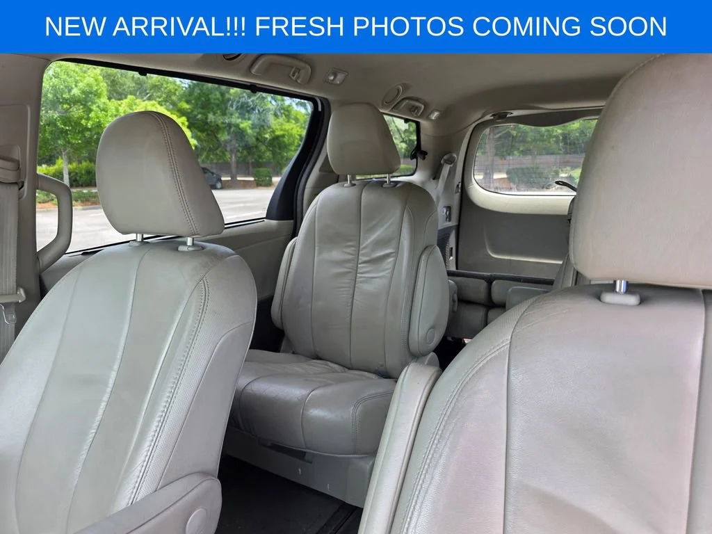 Used 2011  Toyota XLE AAS image 9