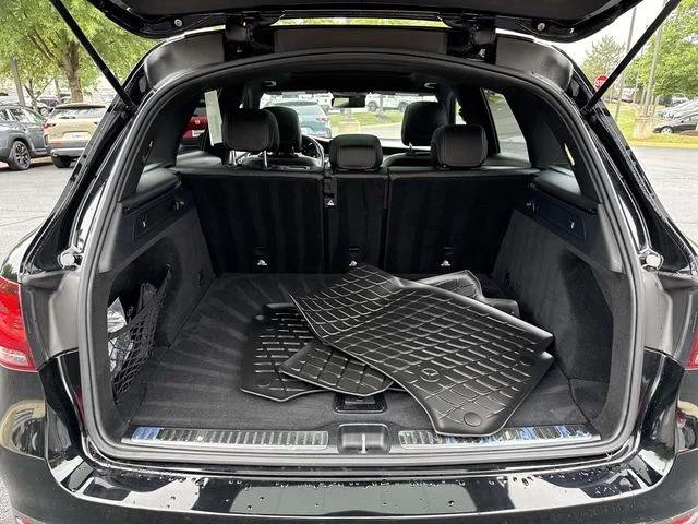 Used 2022  Mercedes-Benz GLC 300 image 29