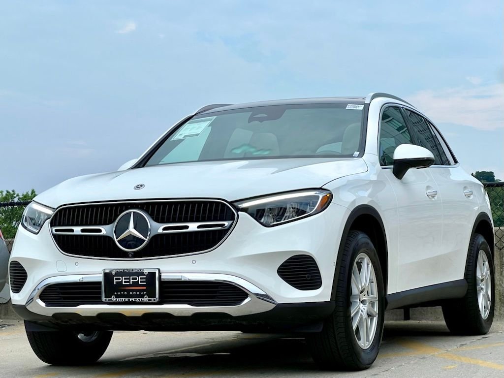 Certified Used 2023  Mercedes-Benz GLC 300 image 4