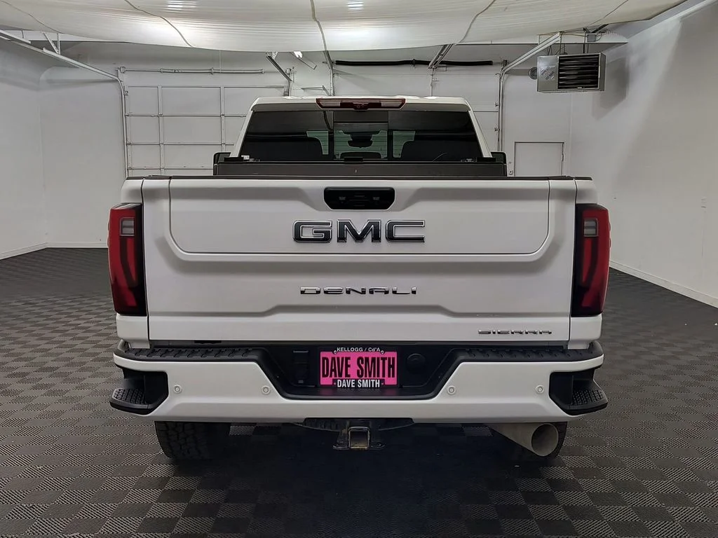 Used 2024 White Frost Tricoat GMC Denali Ultimate image 10
