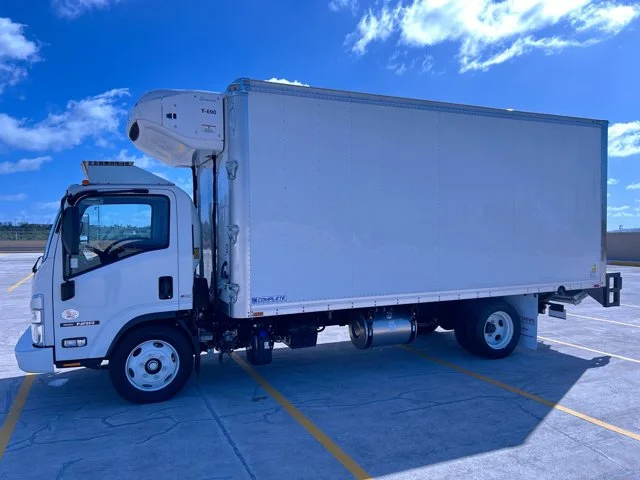 New 2024 White ISUZU 18ft Thermo King w/2500lb Lift, 19,500lb GVWR image 4