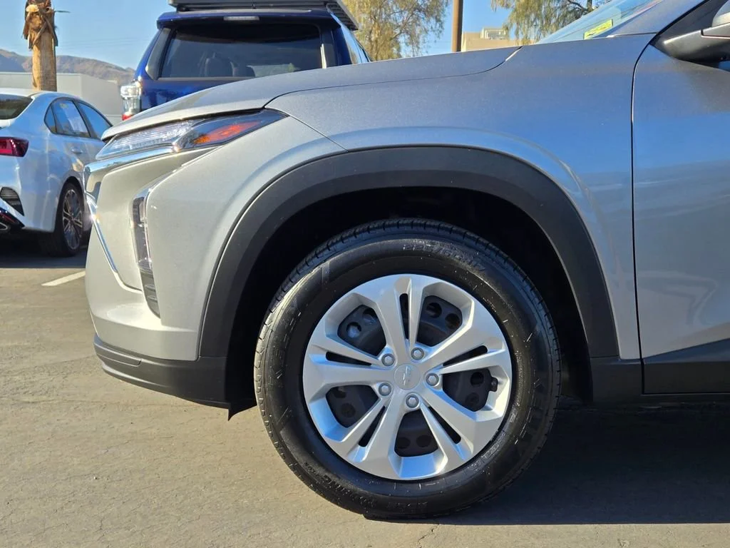 2025 Chevrolet Trax LS - Photo 9
