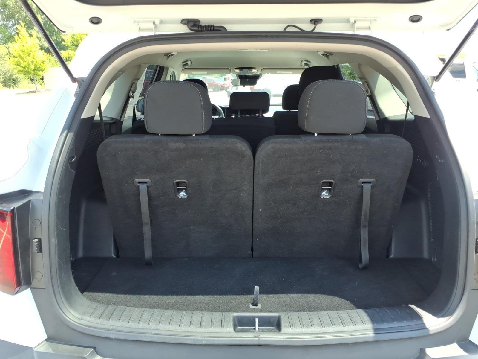 Used 2023 Glacial White Pearl Kia LX image 30