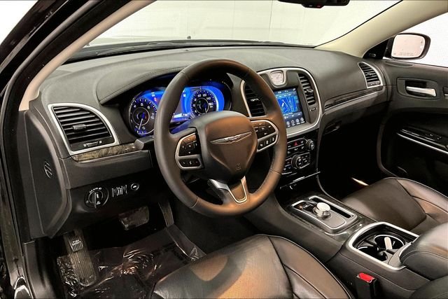 2023 Chrysler 300 Touring L - Photo 14