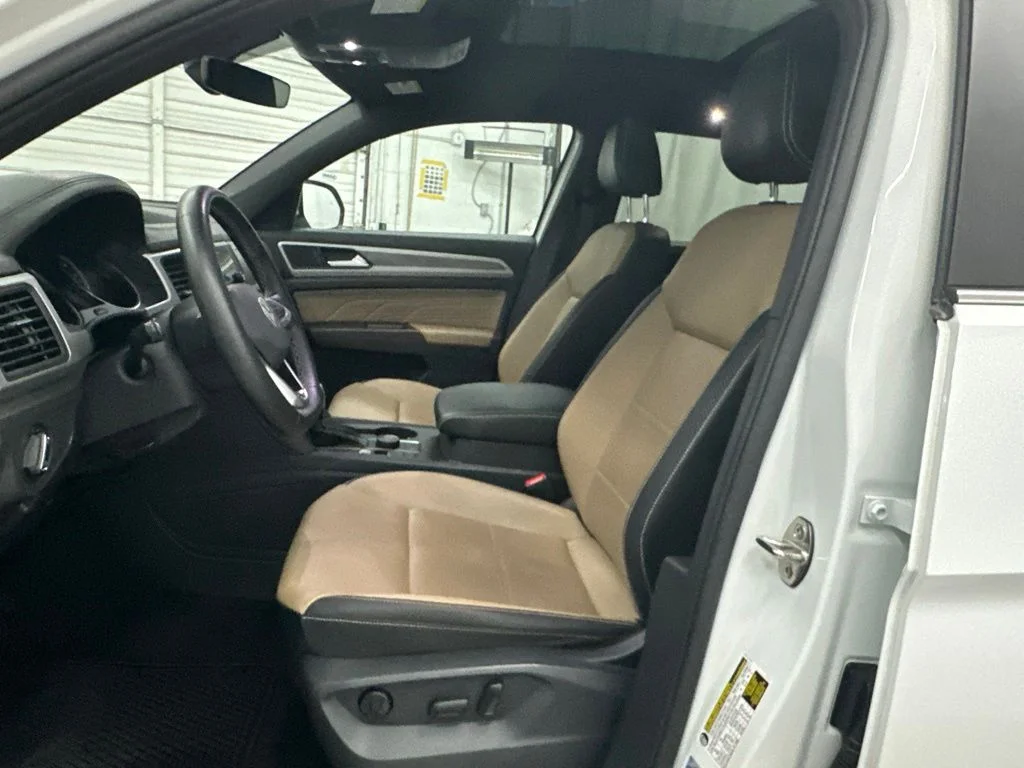 Used 2021 White Volkswagen 2.0T SE w/Technology image 17