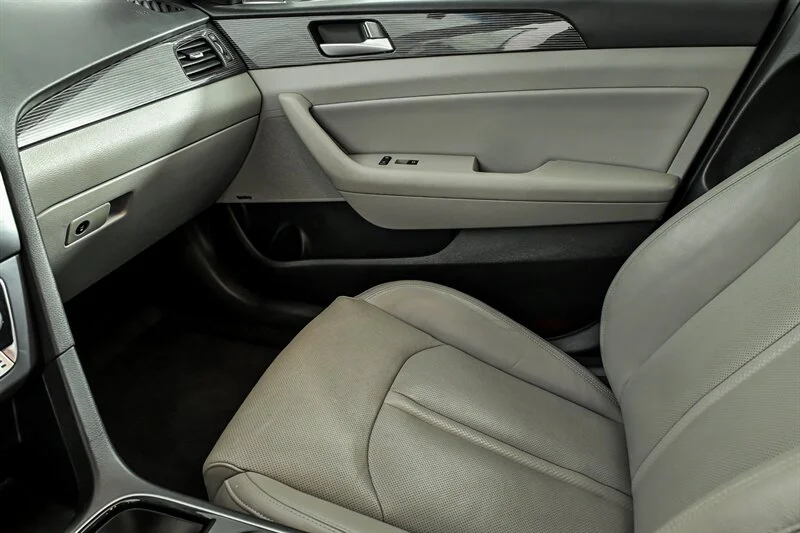 Used 2019 Hyper White Hyundai Limited image 30