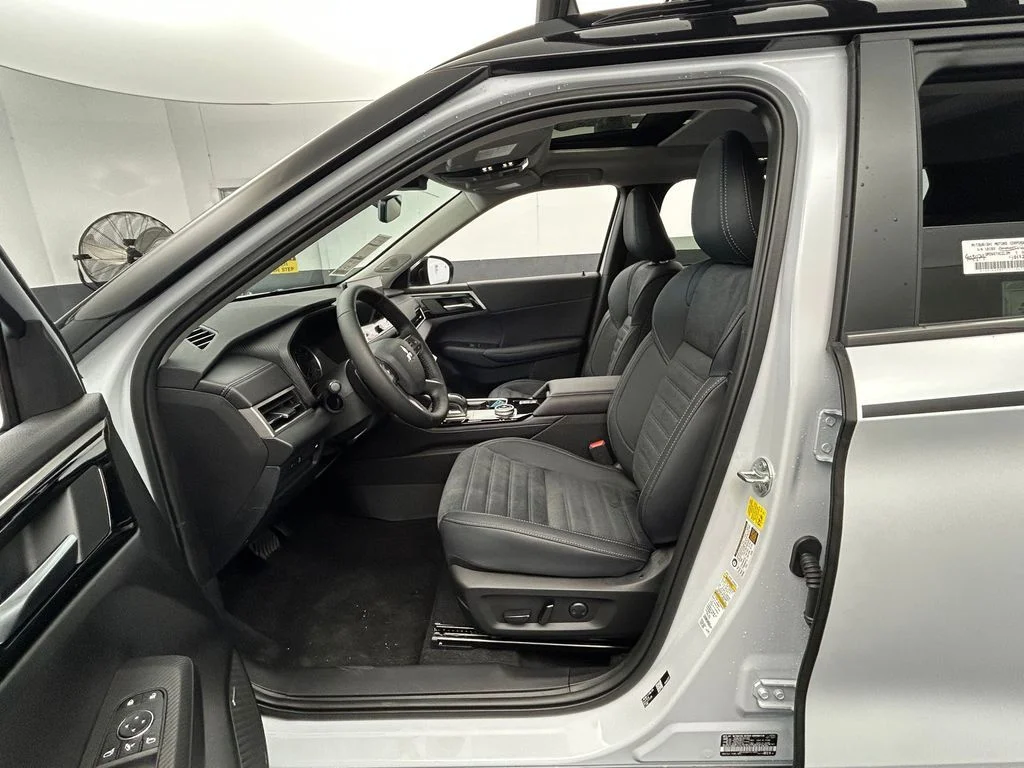 New 2026 White / Black Mitsubishi Trail Edition image 15