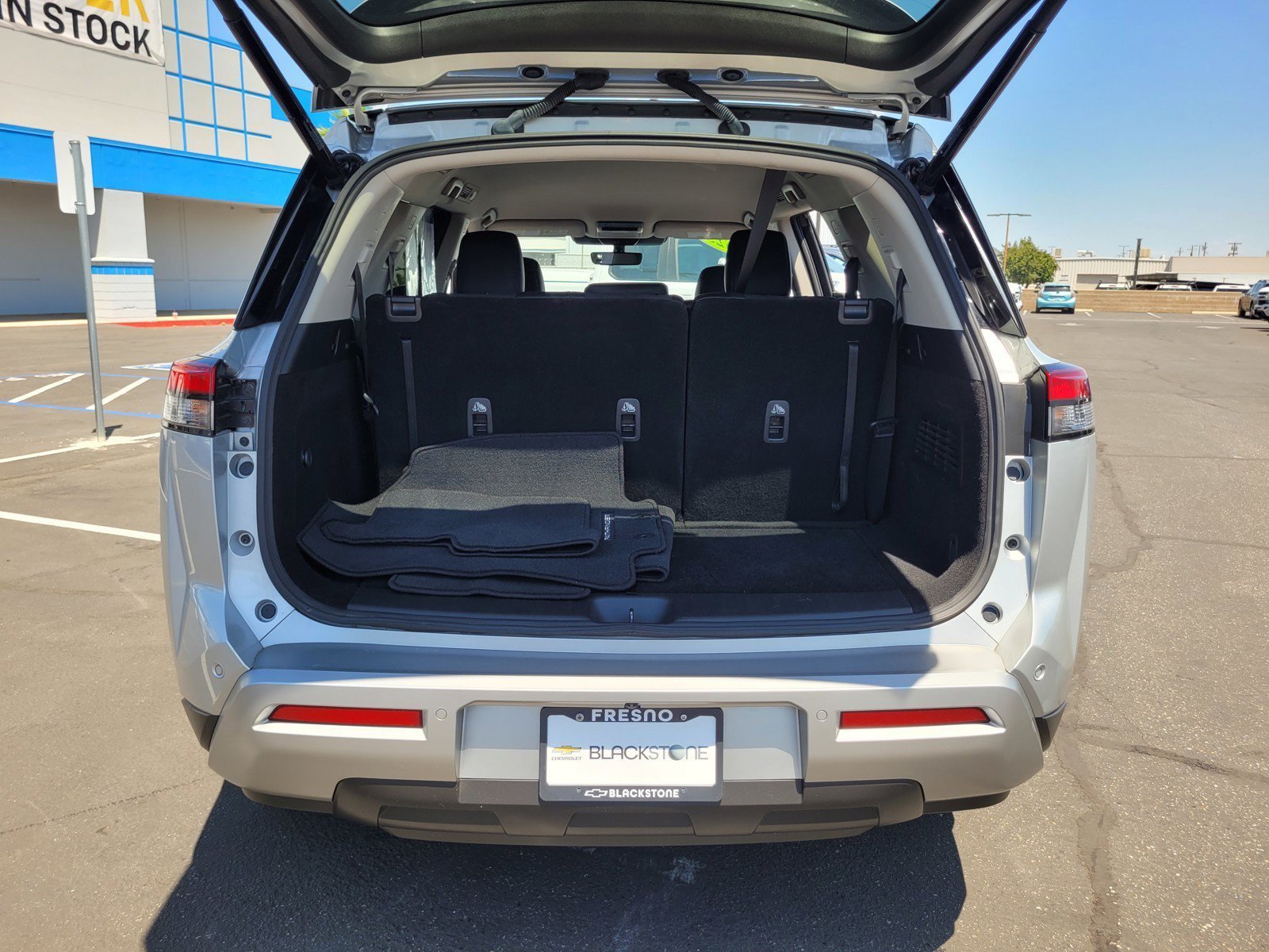 2025 Nissan Pathfinder SL - Photo 28