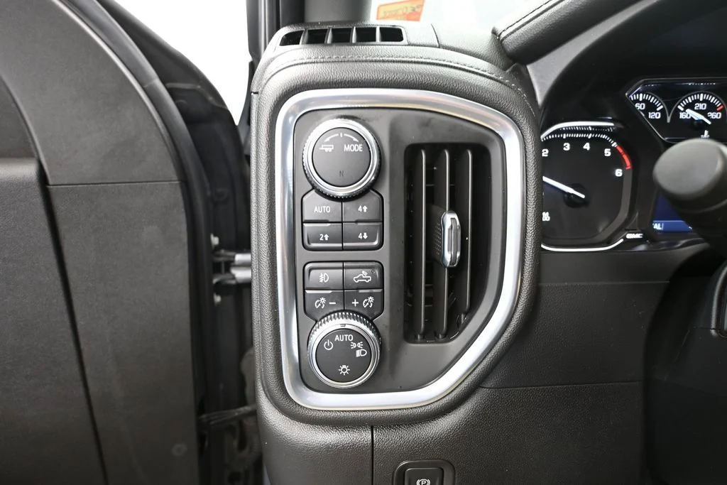 Used 2021 Silver GMC Elevation image 35