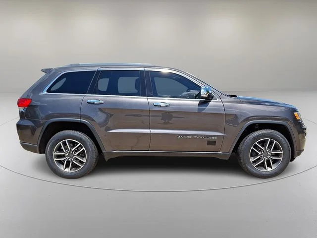 Used 2018 Gray Jeep Limited image 12