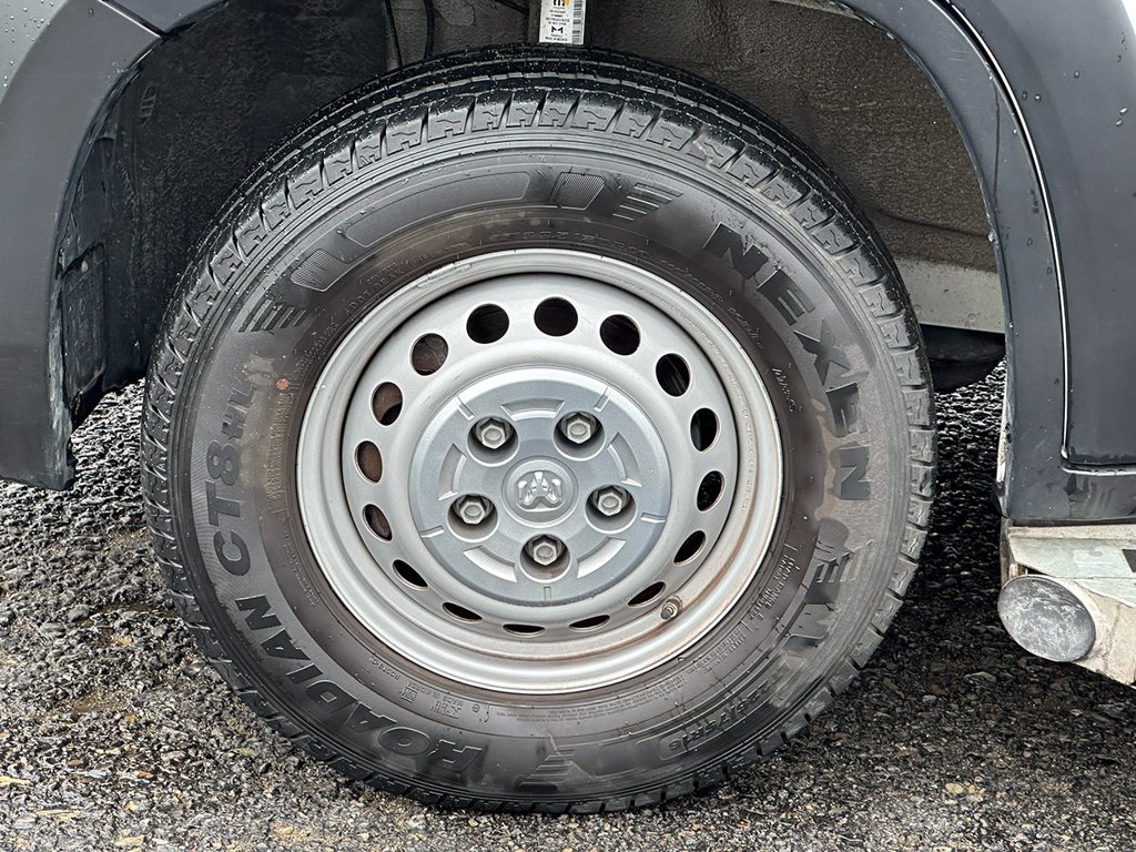 Used 2025 White Ram Base image 33
