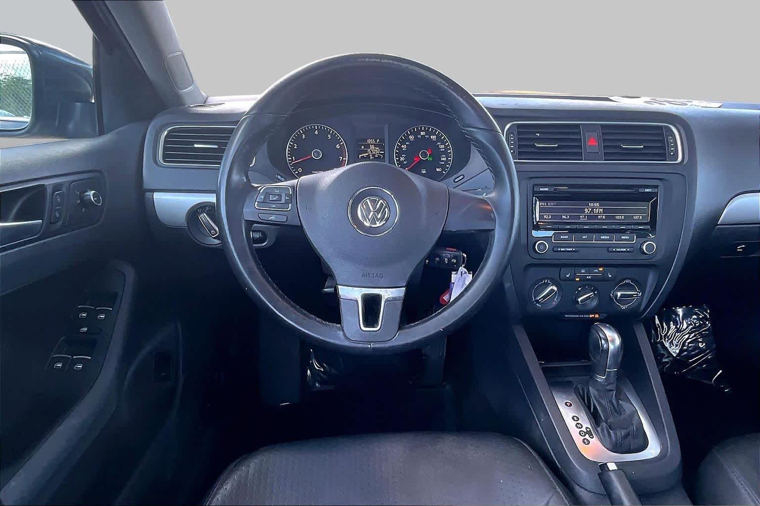 Used 2013 Platinum Gray Metallic Volkswagen SE image 6