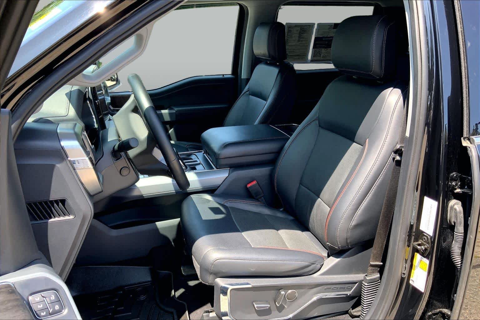 Used 2023 Agate Black Metallic Ford LARIAT image 9