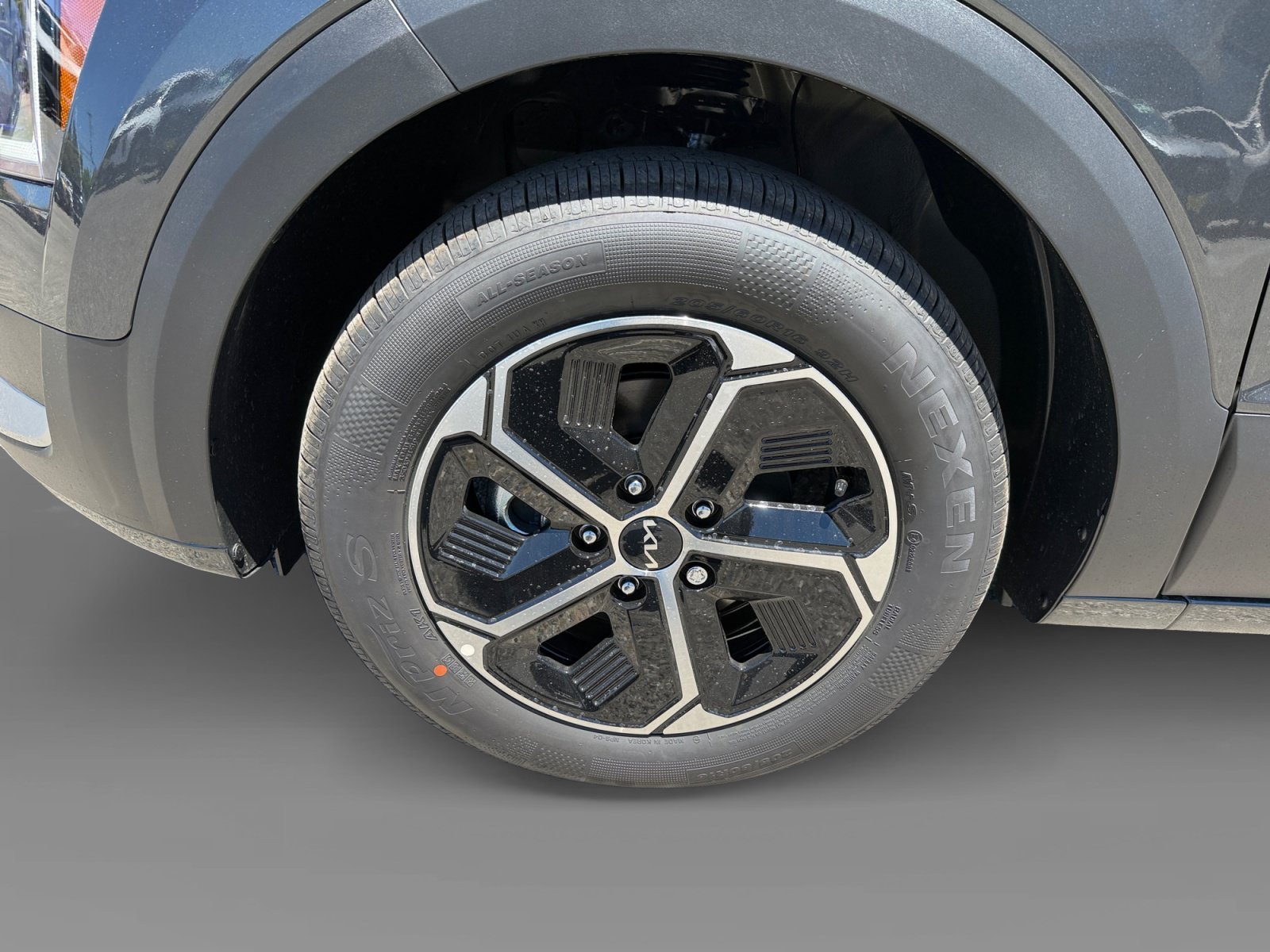 New 2026 Interstellar Gray Kia LX image 9