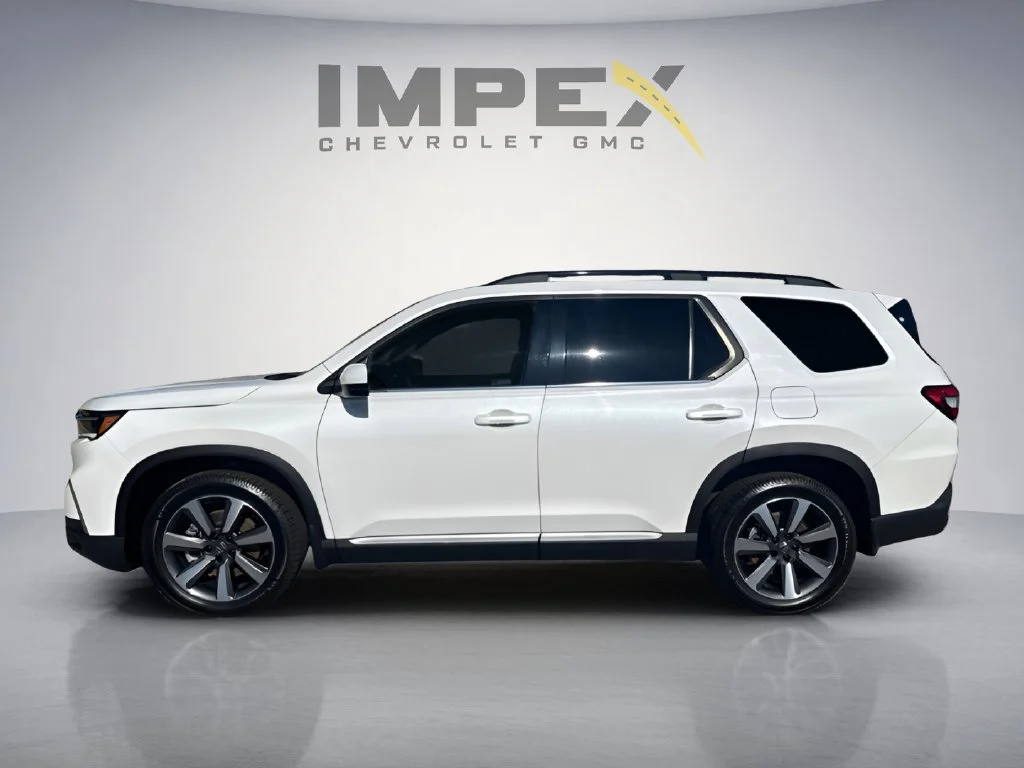 Used 2023  Honda Touring image 2