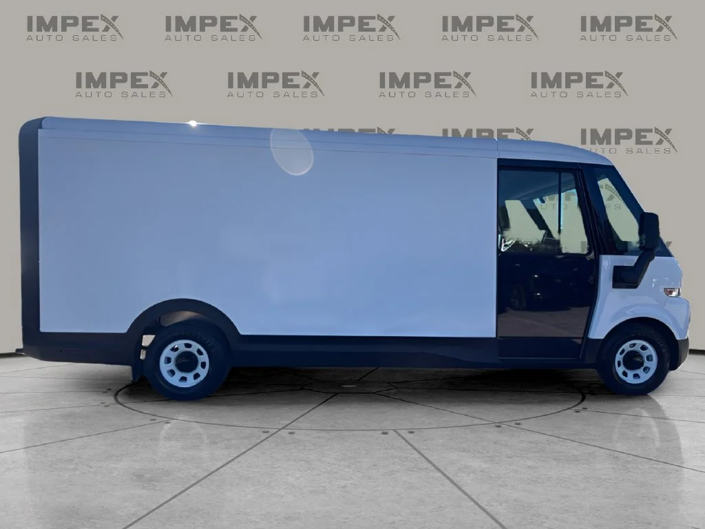 Used 2025 White Chevrolet 600 image 6