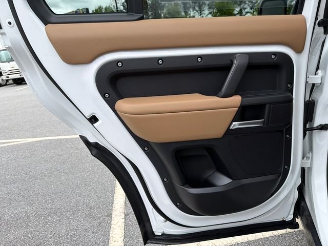 Used 2025  Land Rover X-Dynamic SE image 22