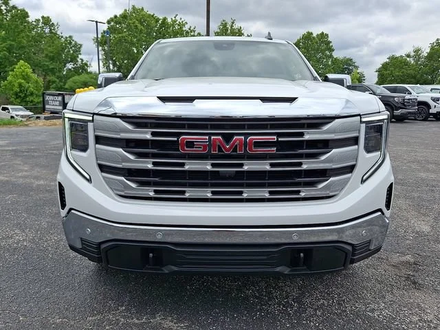 New 2026 Summit White GMC SLE image 2