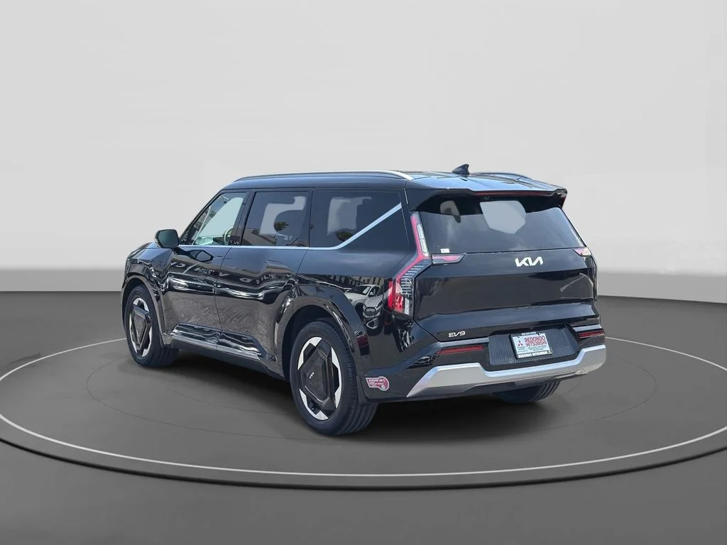 Used 2024 Aurora Black Pearl Kia Land image 7