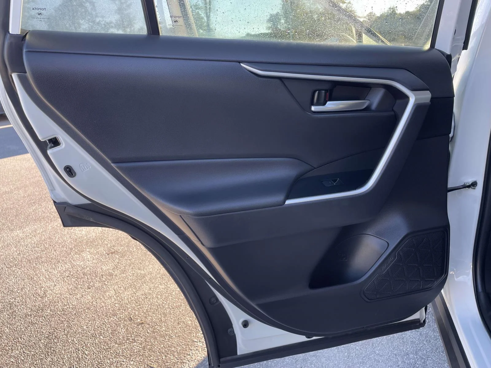 Used 2025 Ice Cap Toyota XLE image 2