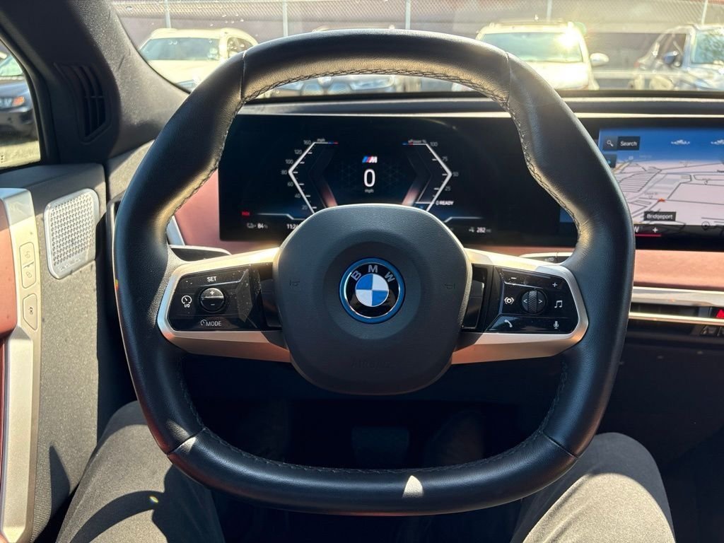 Used 2023 Black BMW M60 image 12