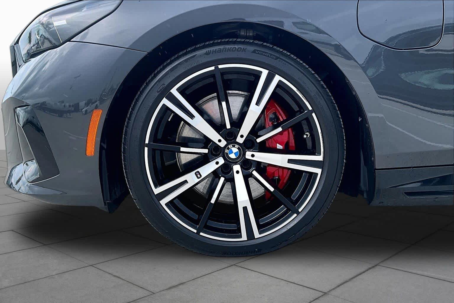 Used 2026 Dark Graphite Metallic BMW 550e xDrive image 10