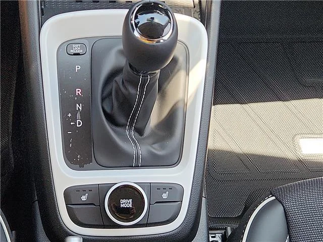 New 2026 Lunar White w/Black Roof Hyundai SEL image 15