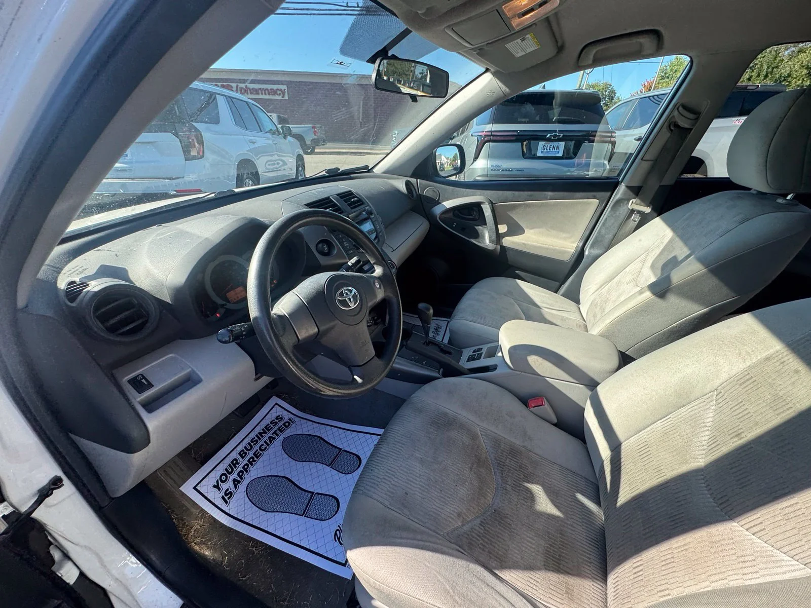 Used 2011 White Toyota Base image 10