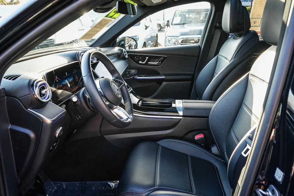 Used 2025  Mercedes-Benz GLC 300 image 17