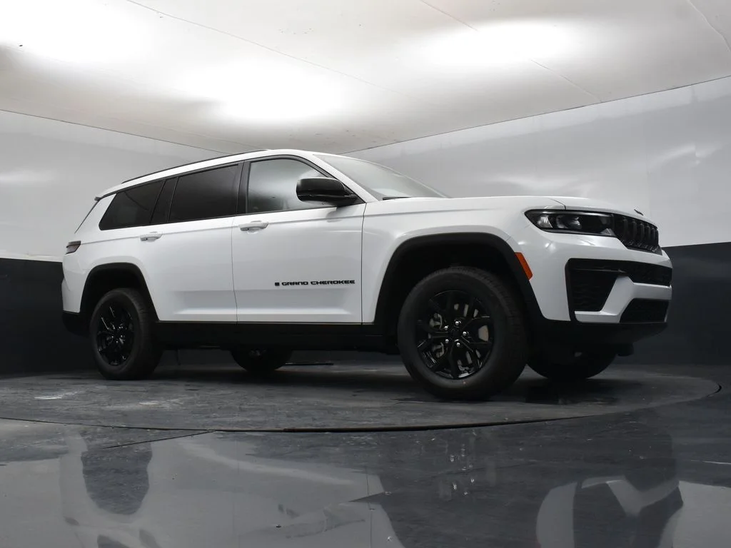New 2026 Bright White Clear-Coat Exterior Paint Jeep Altitude image 37