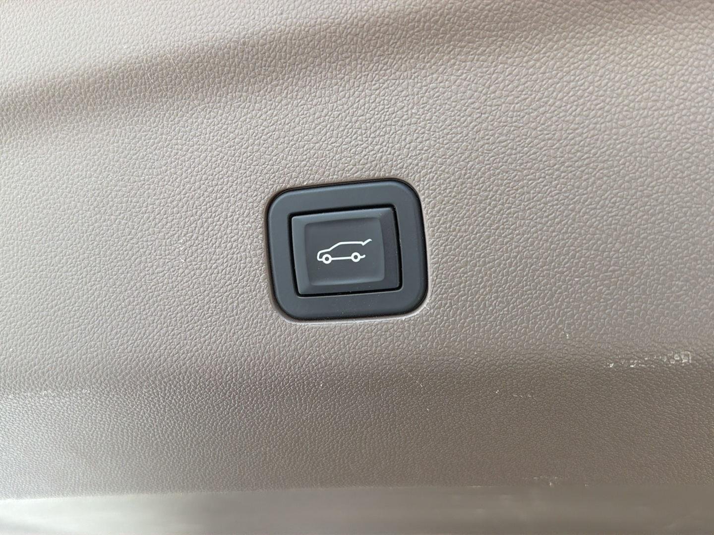 Used 2024 Summit White GMC Denali image 40