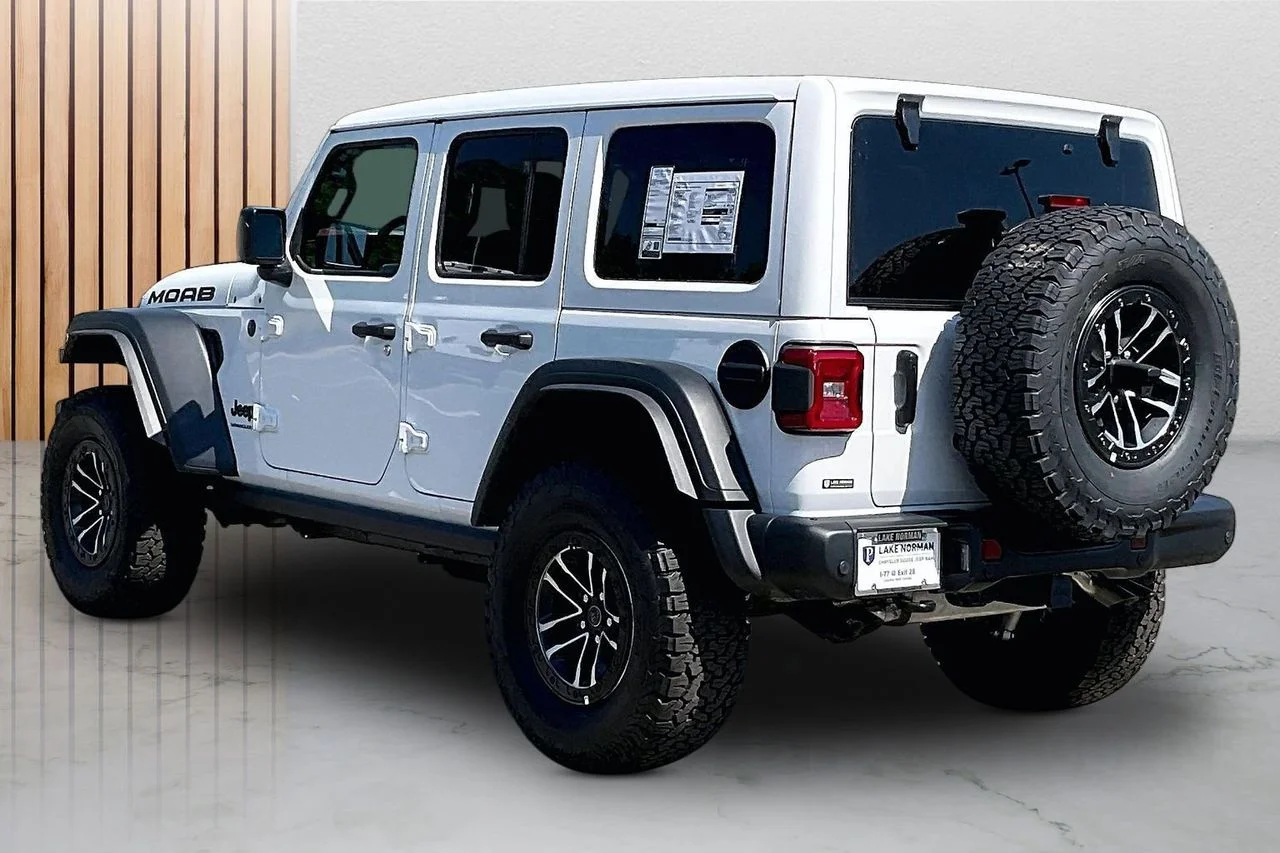 New 2026 Bright White Clear-Coat Exterior Paint Jeep Moab 392 image 7