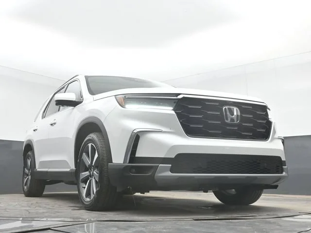 Used 2025 Platinum White Pearl Honda AWD Elite image 107