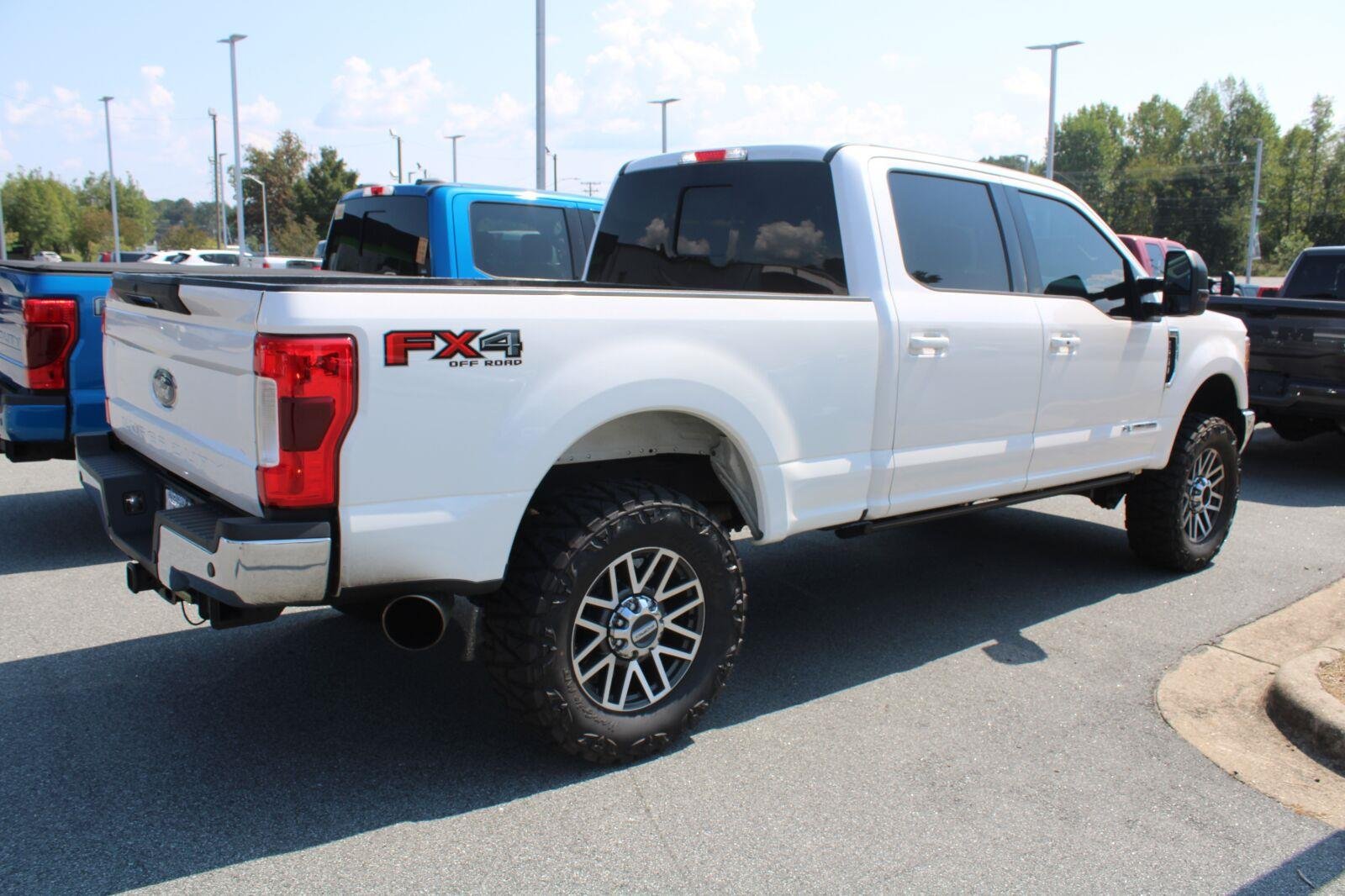 Used 2017 White Platinum Metallic Tri-Coat Ford Lariat image 6