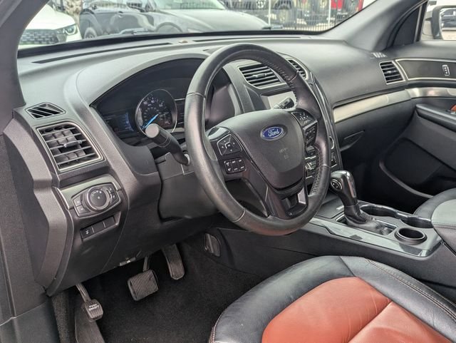 Used 2019 Gray Ford XLT image 32